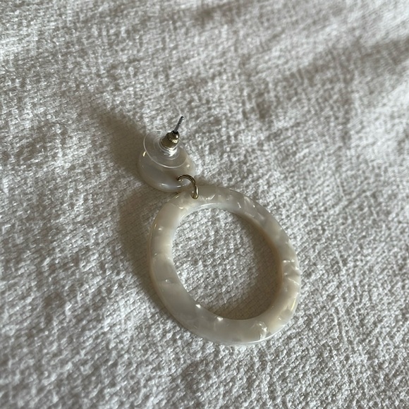 💐5/25 lightweight, iridescent, pearl open circle front, flat hoops, large bold - Picture 5 of 10